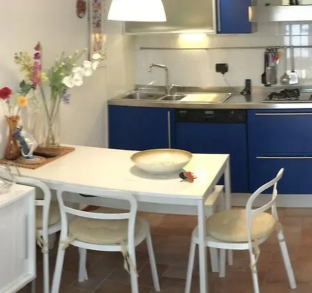 Beautiful House Center Apartment